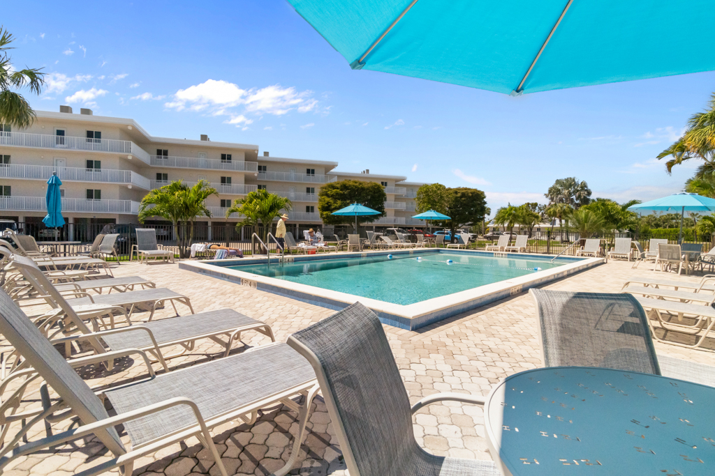 Sanibel Surfside 125 42