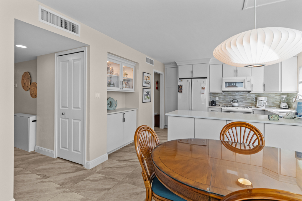 Island Beach Club 240F 7