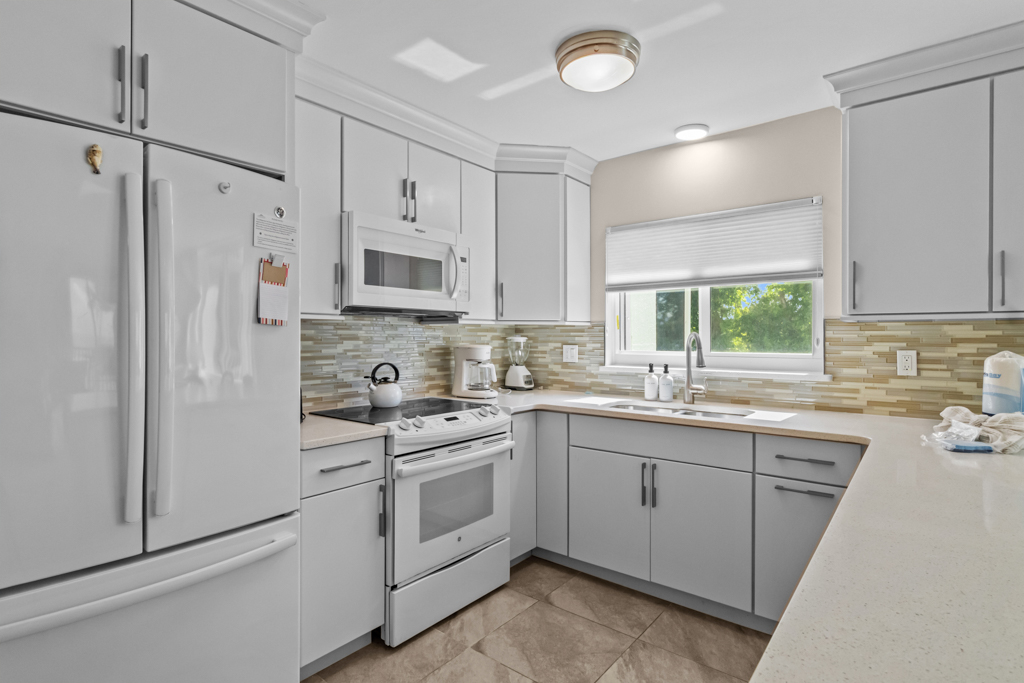 Island Beach Club 240F 3