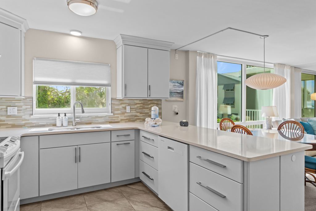 Island Beach Club 240F 11