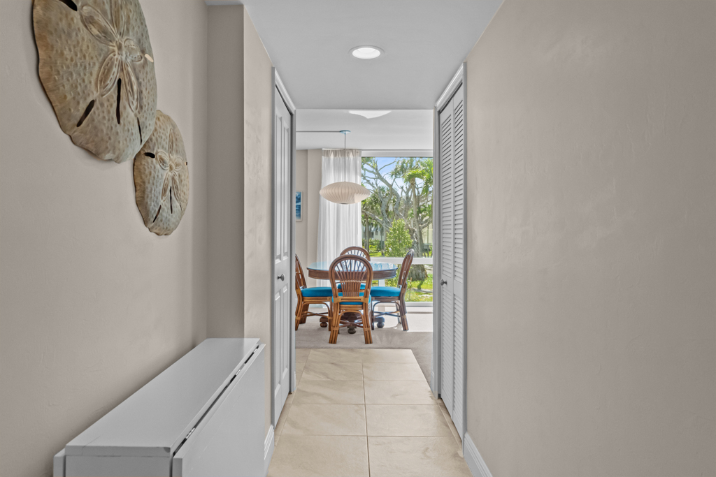 Island Beach Club 240F 5