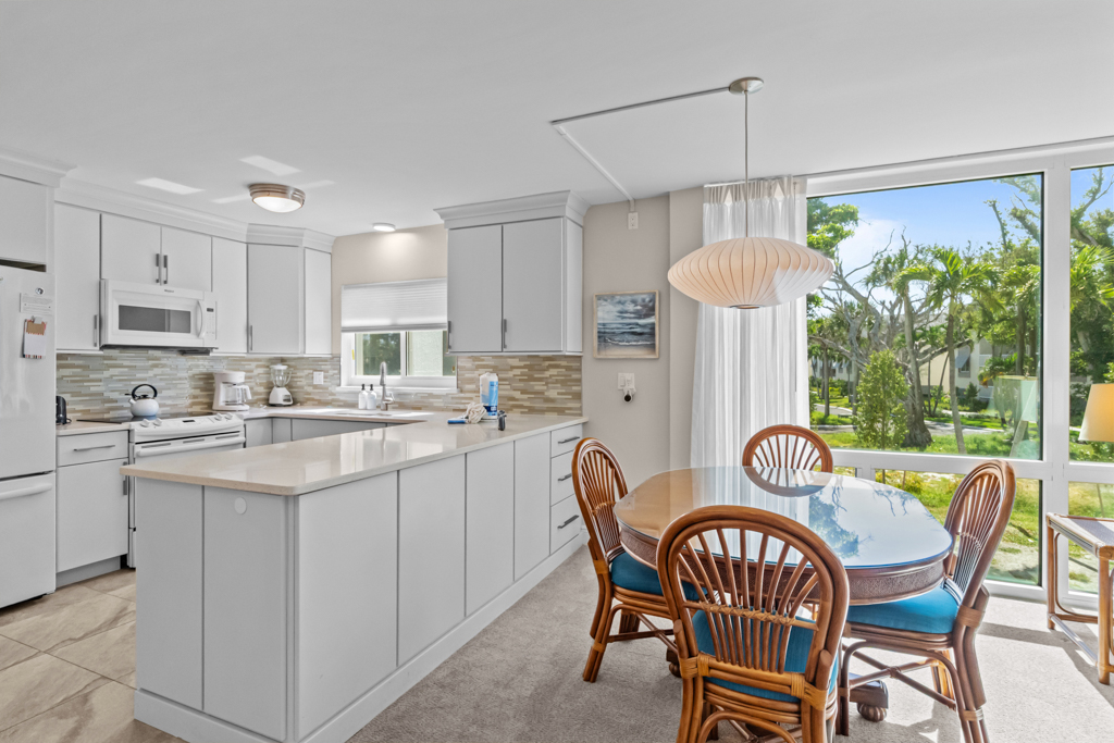 Island Beach Club 240F 6