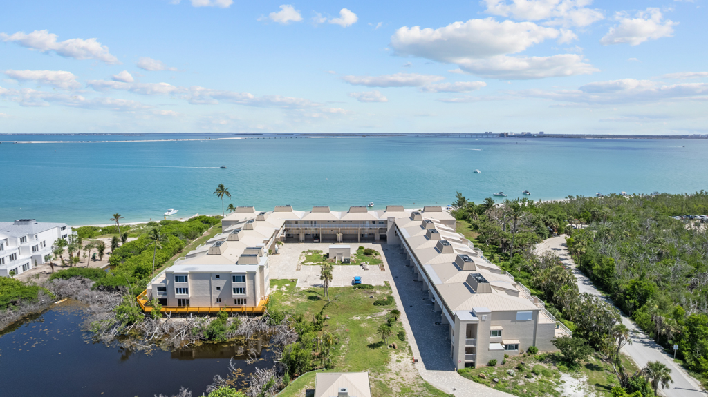 Lighthouse Point 121 69