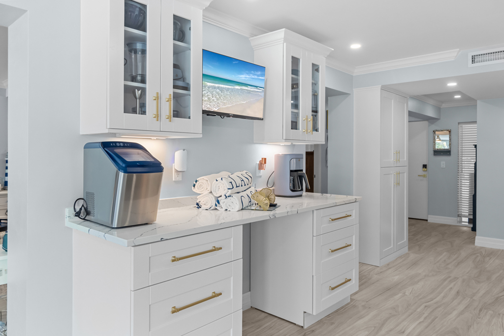 Lighthouse Point 121 17