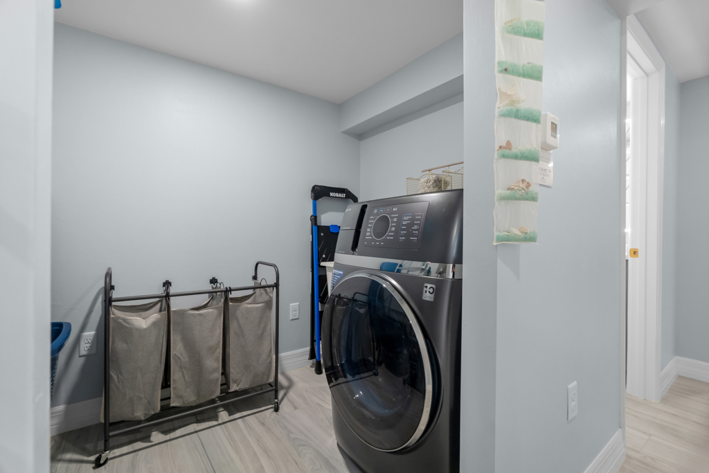 Lighthouse Point 121 48