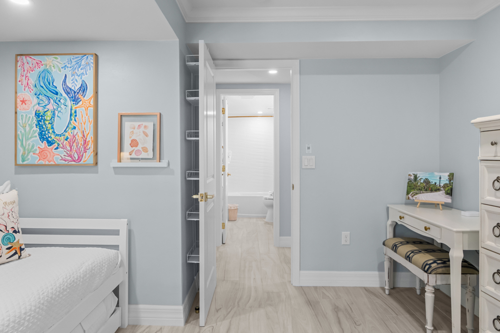 Lighthouse Point 121 43