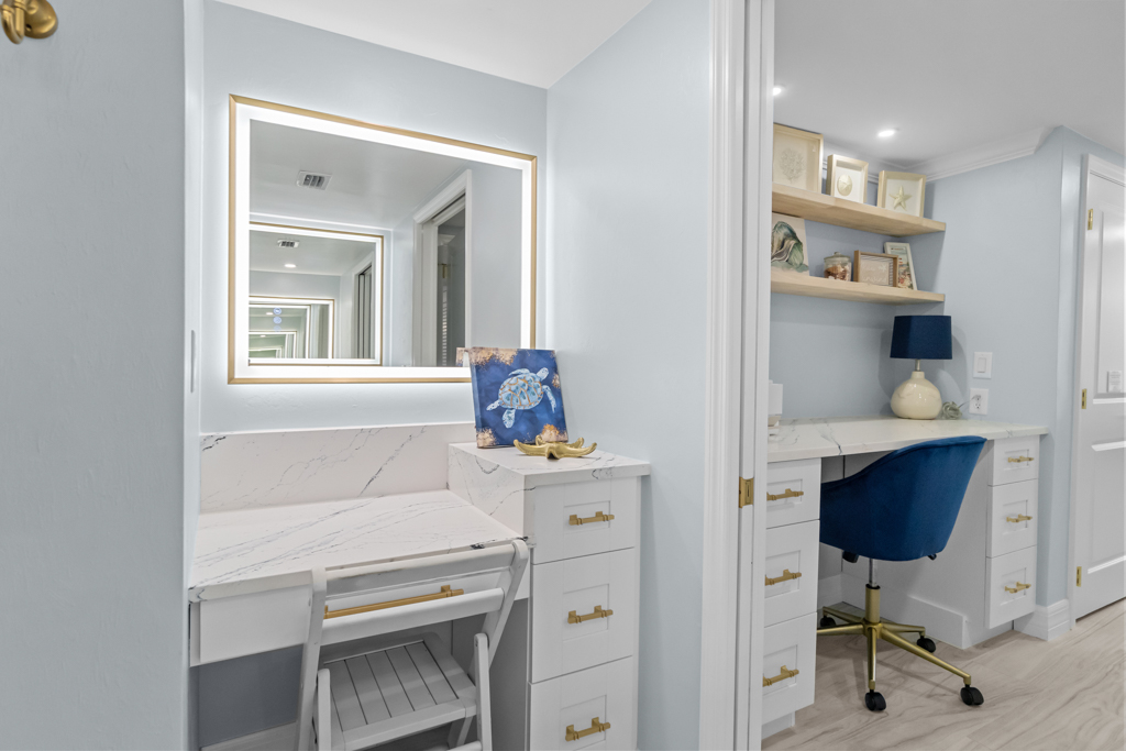 Lighthouse Point 121 42