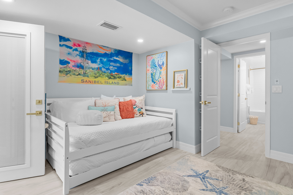 Lighthouse Point 121 40