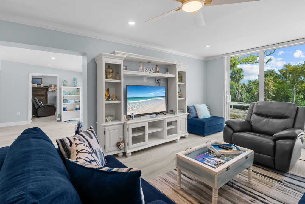 Lighthouse Point 121 8