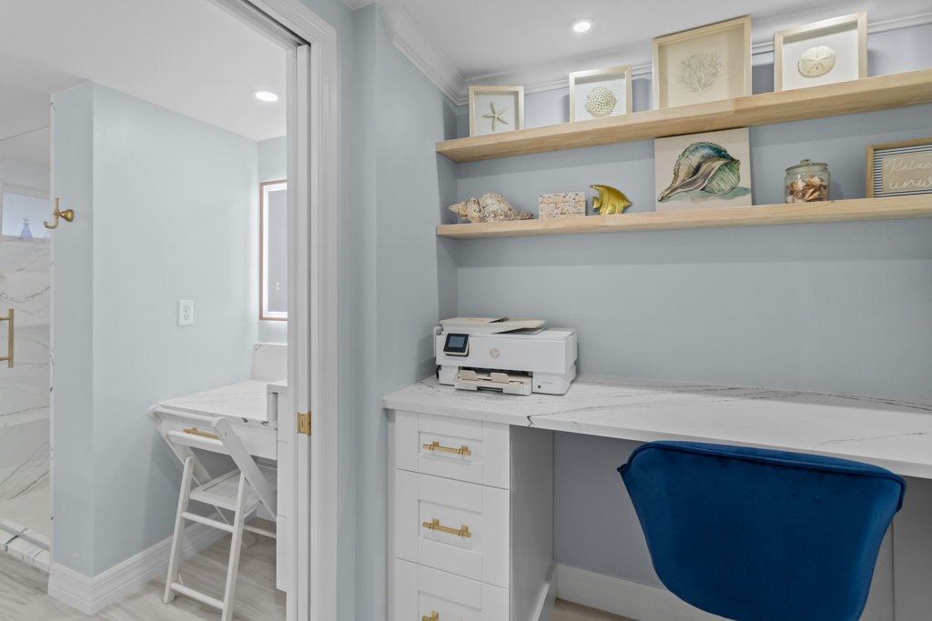 Lighthouse Point 121 32