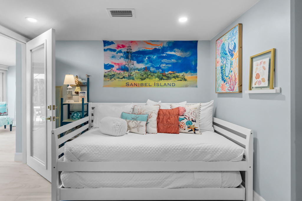 Lighthouse Point 121 41