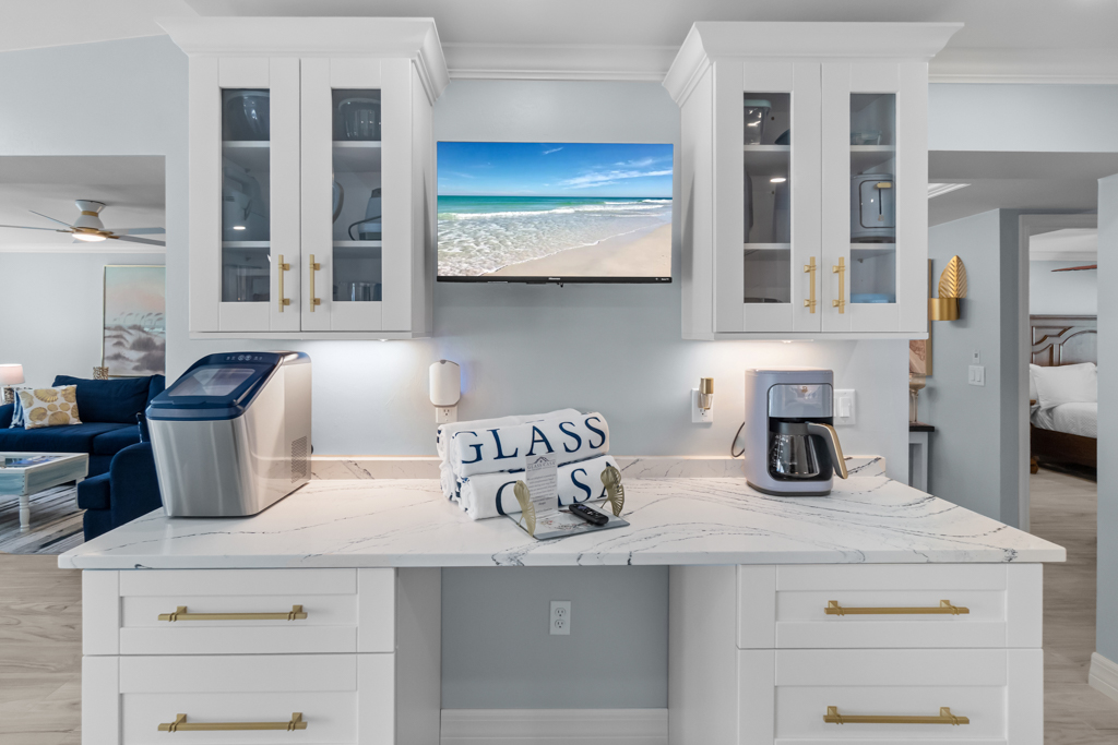 Lighthouse Point 121 20