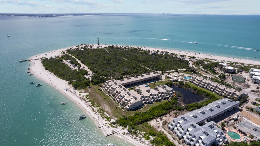 Lighthouse Point 325 51