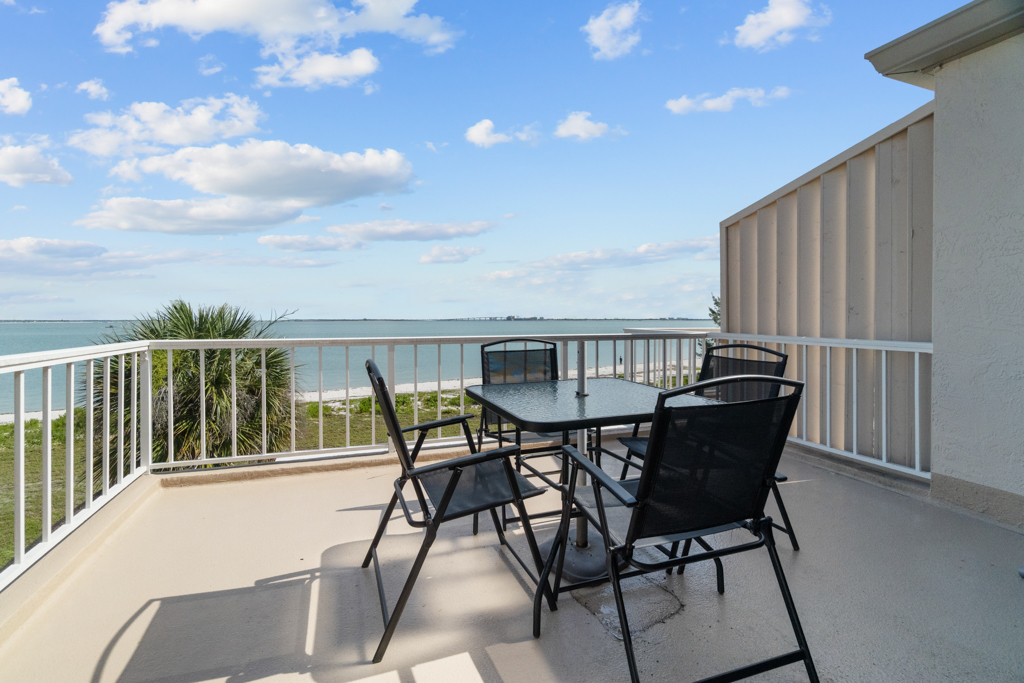 Lighthouse Point 325 43