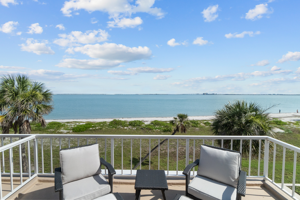 Lighthouse Point 325 41