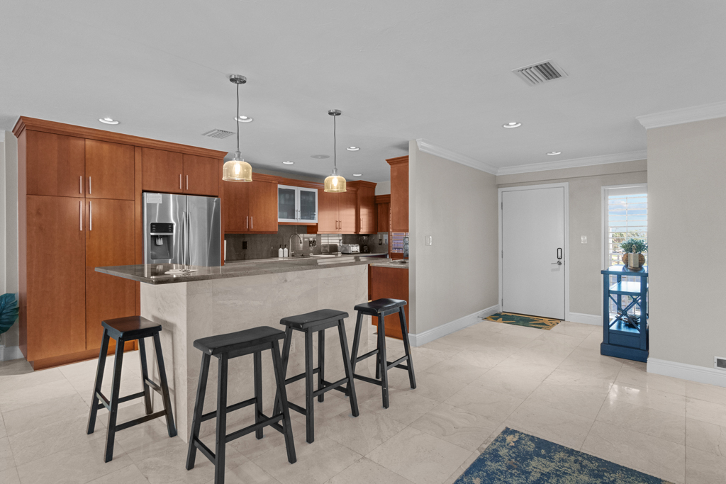 Lighthouse Point 325 2