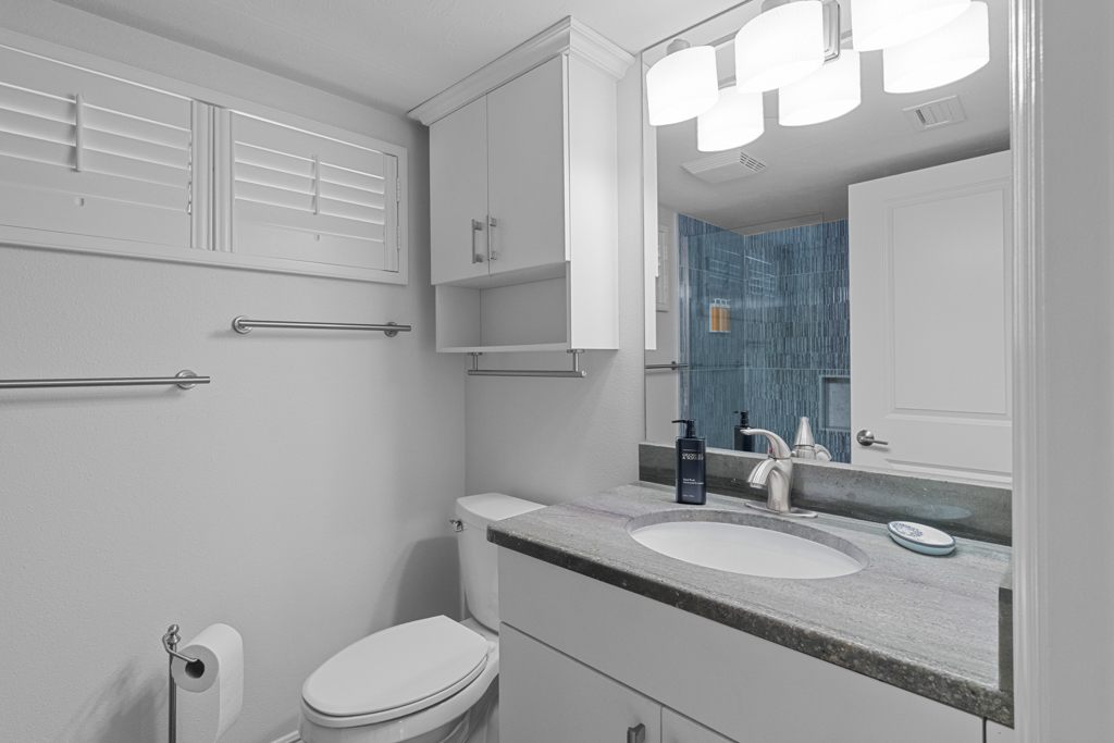 Lighthouse Point 325 30