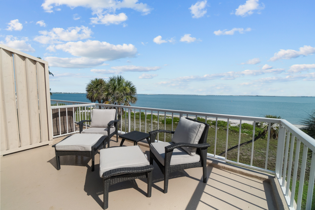 Lighthouse Point 325 39