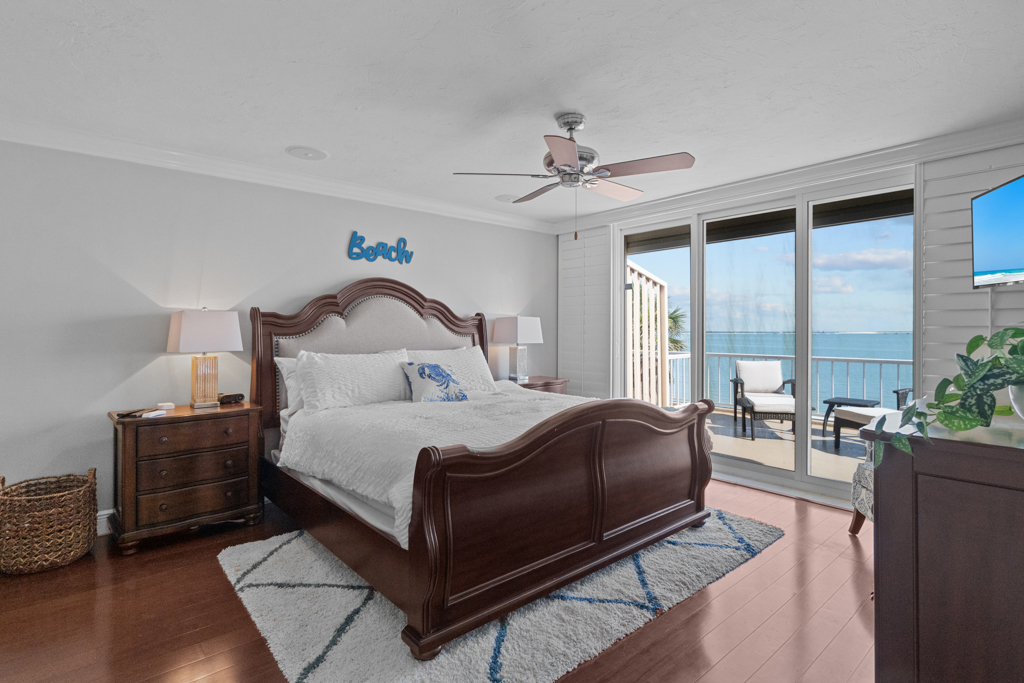 Lighthouse Point 325 21