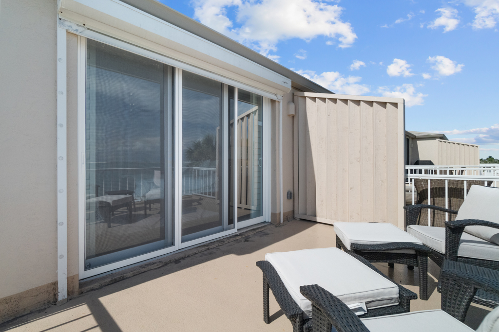 Lighthouse Point 325 40