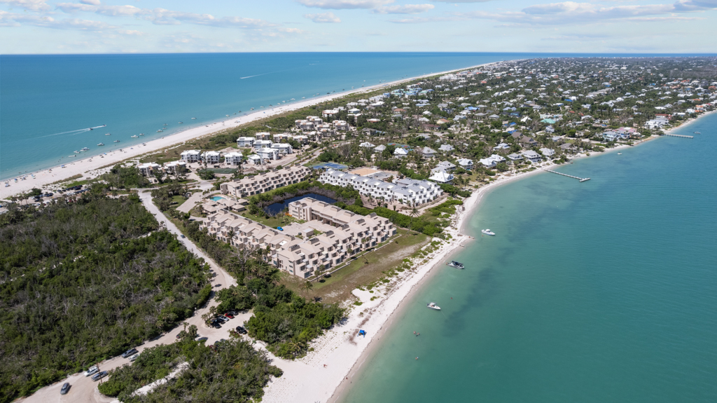 Lighthouse Point 325 48