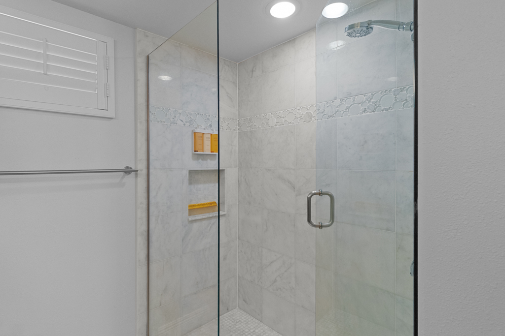 Lighthouse Point 325 25