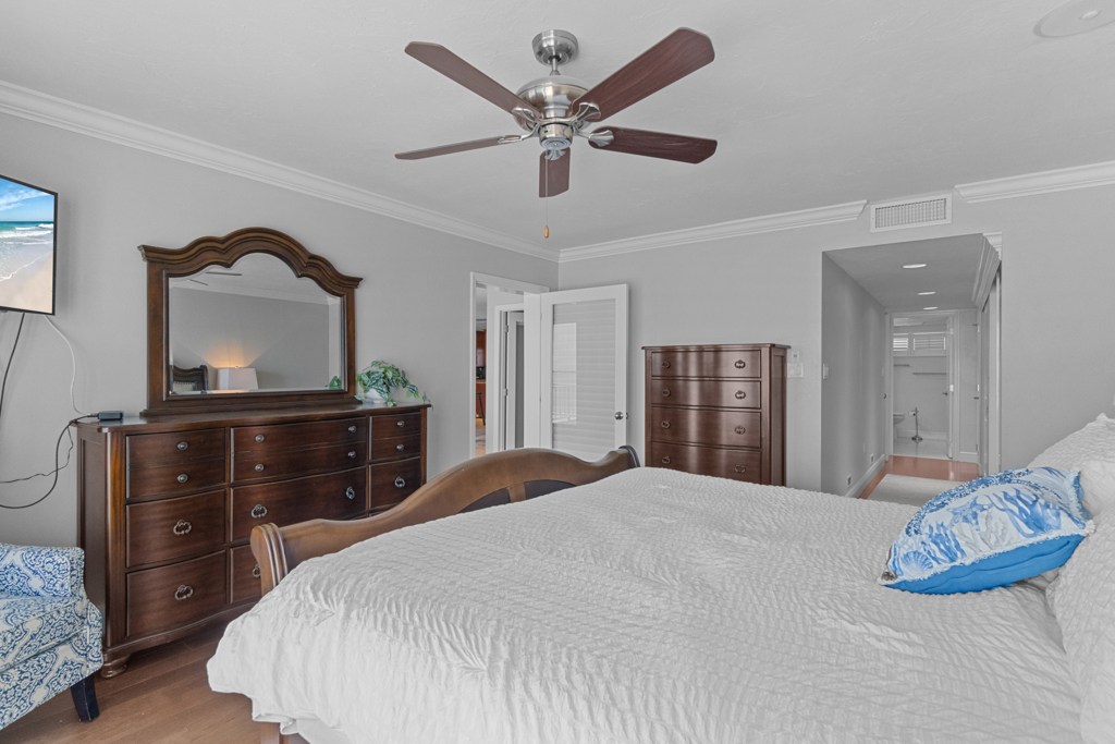 Lighthouse Point 325 19