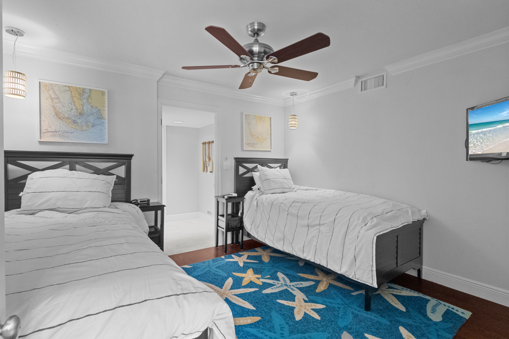 Lighthouse Point 325 28