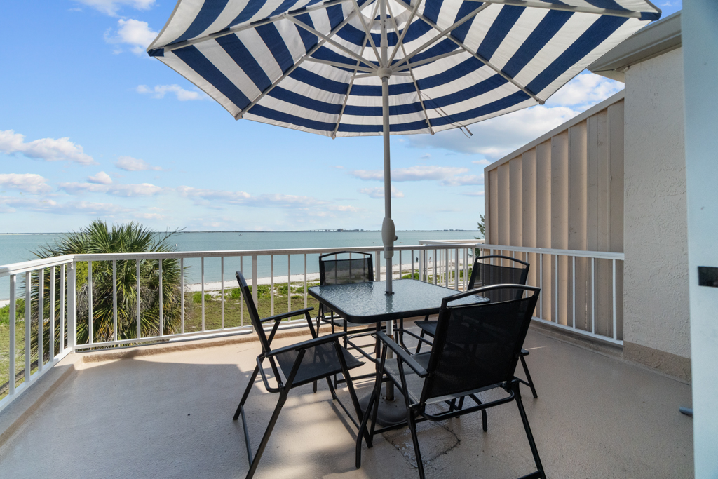 Lighthouse Point 325 44