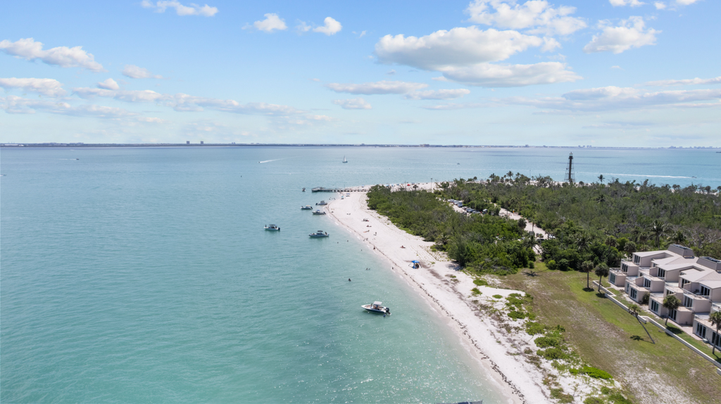 Lighthouse Point 325 57