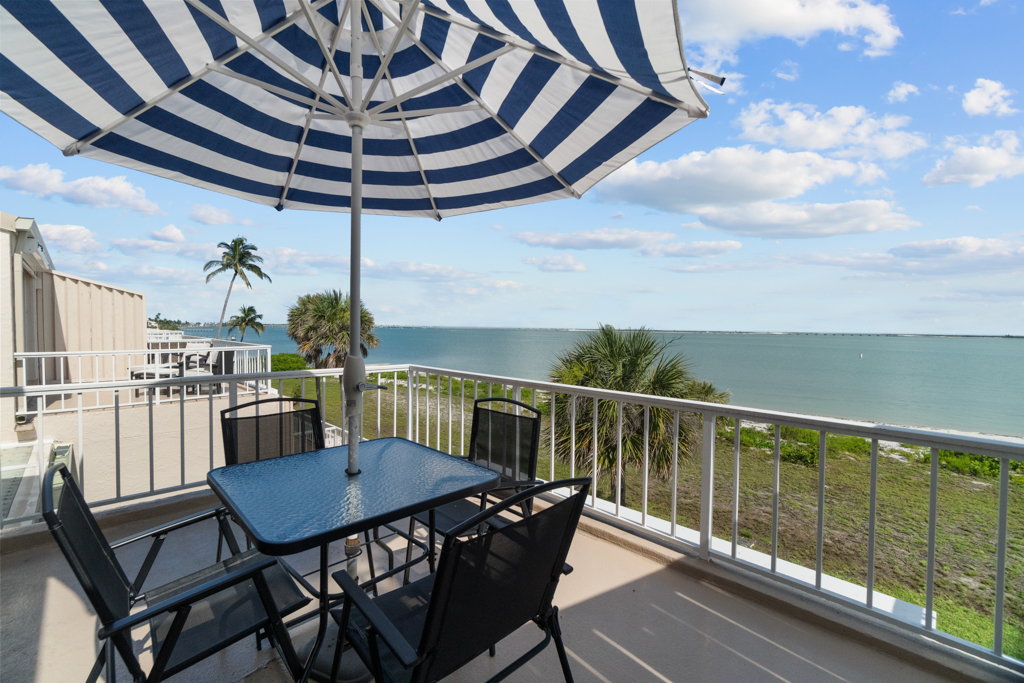 Lighthouse Point 325 46