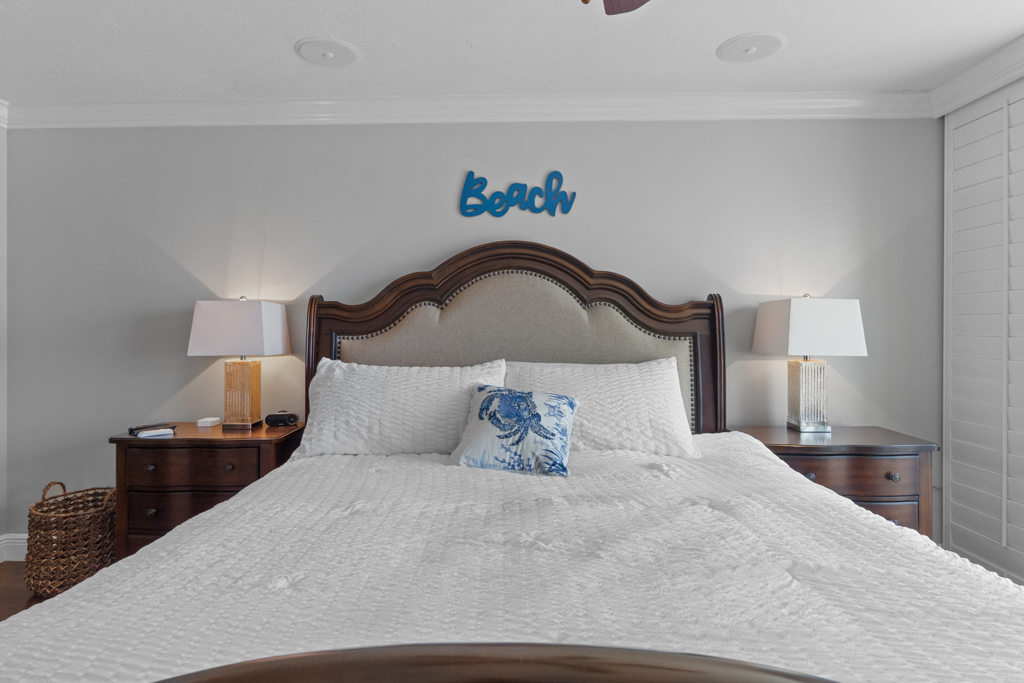 Lighthouse Point 325 20