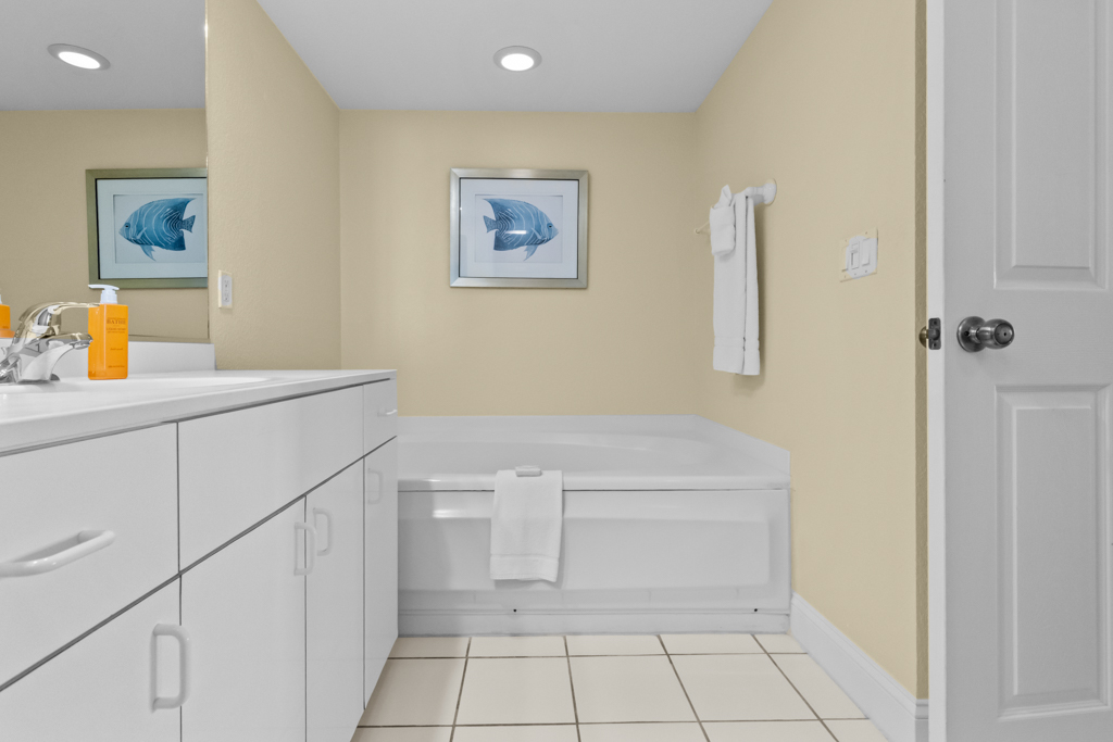 Shell Island Beach Club 6D 24