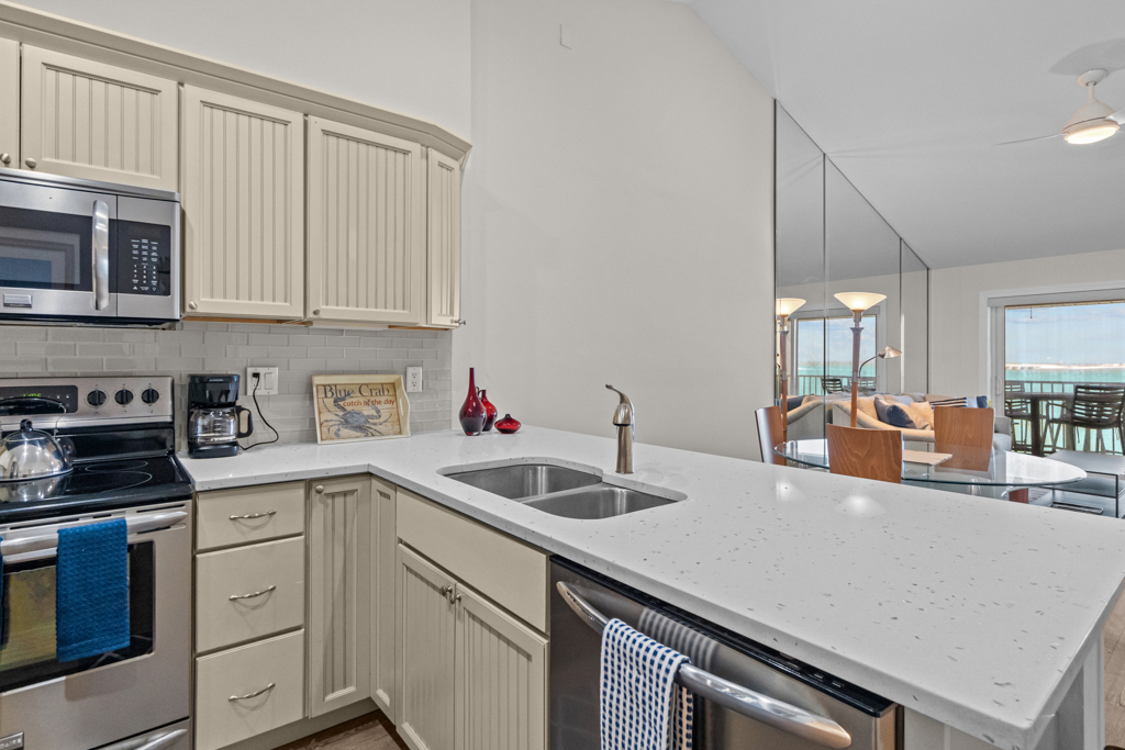 Mariner Pointe 1083 | Photo 4