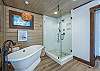 Full en suite bath w/soaking tub & walk-in shower