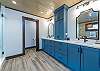 Full en suite bath w/double vanity