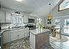Modern kitchen & dining area w/seating for 4
