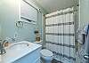 Full bath w/walk-in shower