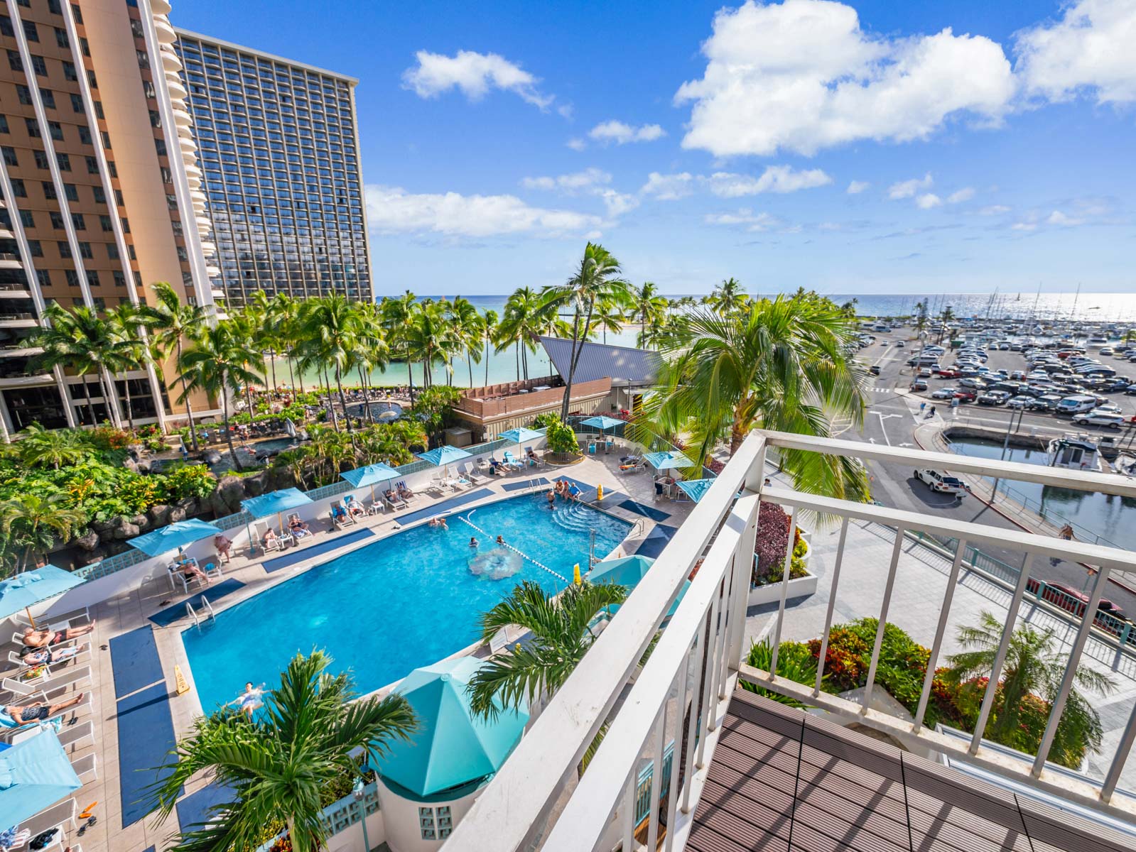 Ocean/marina/pool View 2bd Corner Unit Ac @ Ilikai - Honolulu, HI