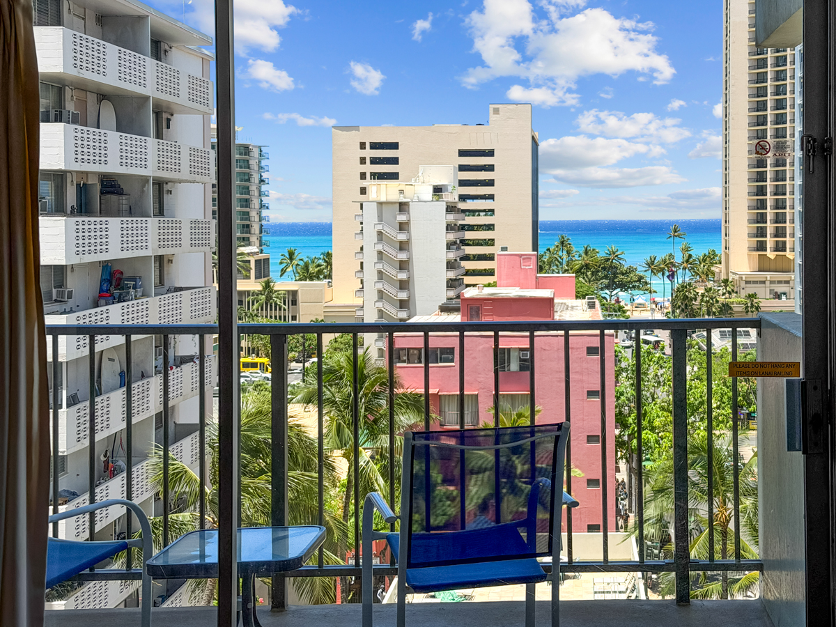 Waikiki Monthly 1br W/ Parking, Pool & Lanai - Honolulu, HI
