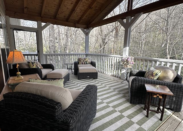 Whispering Woods Walk to town from this 3 BR/2.5 bath cabin in the woods.