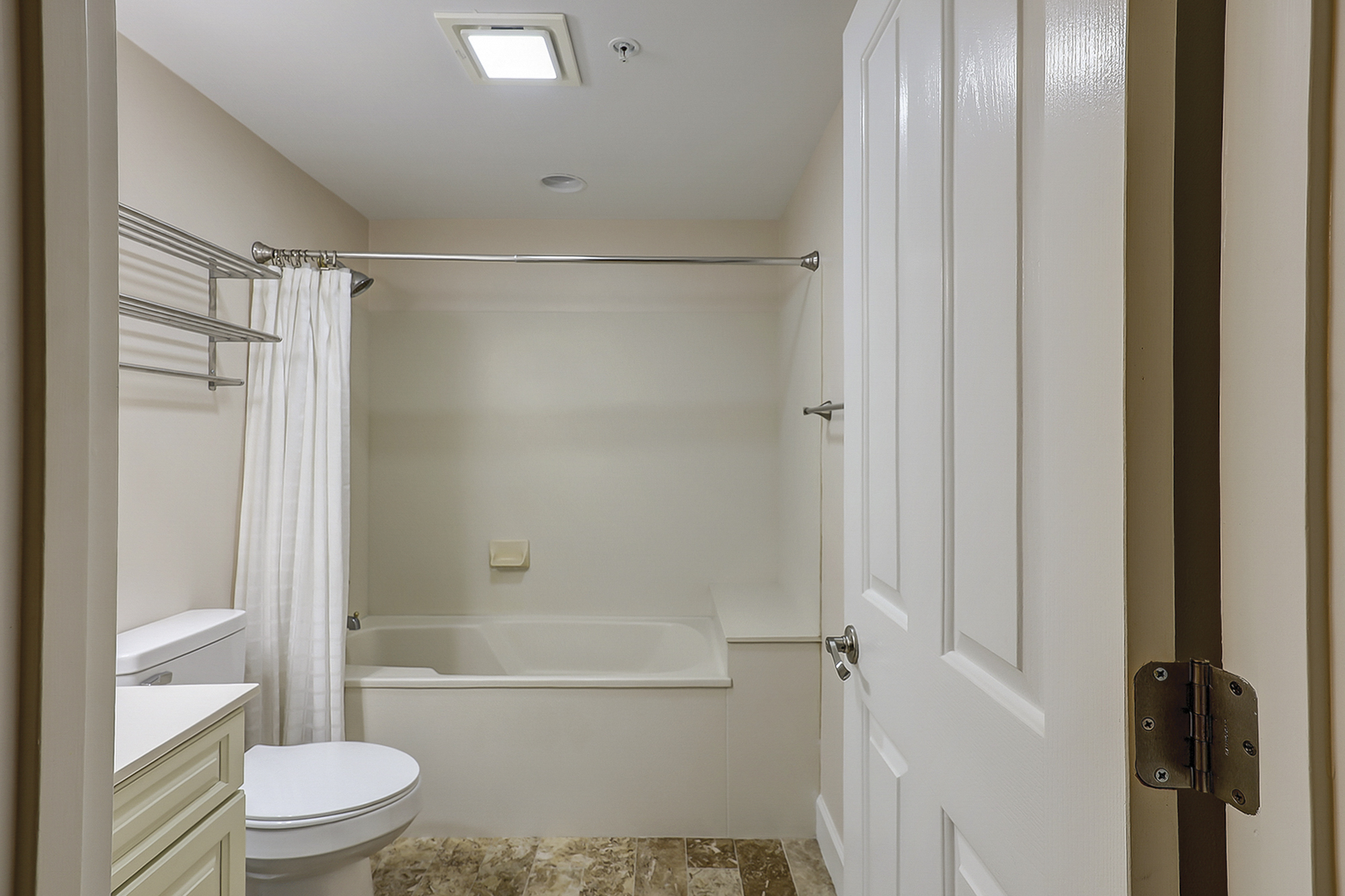 Windsor II 2418 | Photo 33