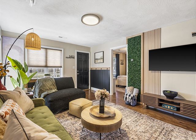 Fremont Escape-Hot tub, Mercy, MSU, downtown