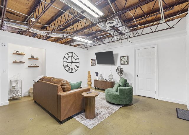 The Cue-Walk to shrine, expo, & Hammons Field