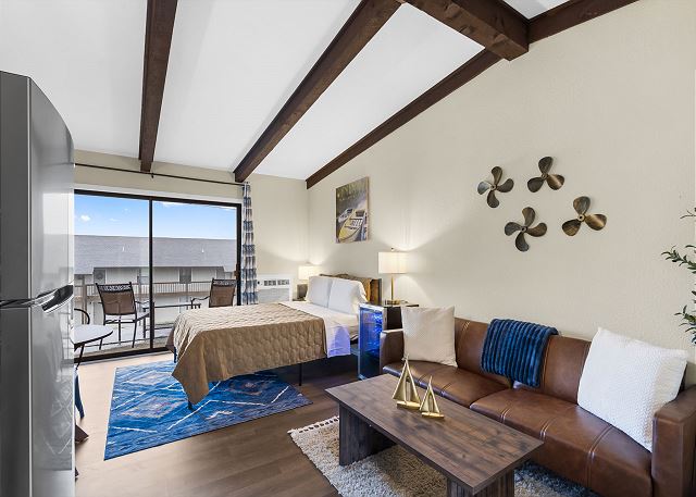 The Getaways 128 - Lake View, Pool & Playground