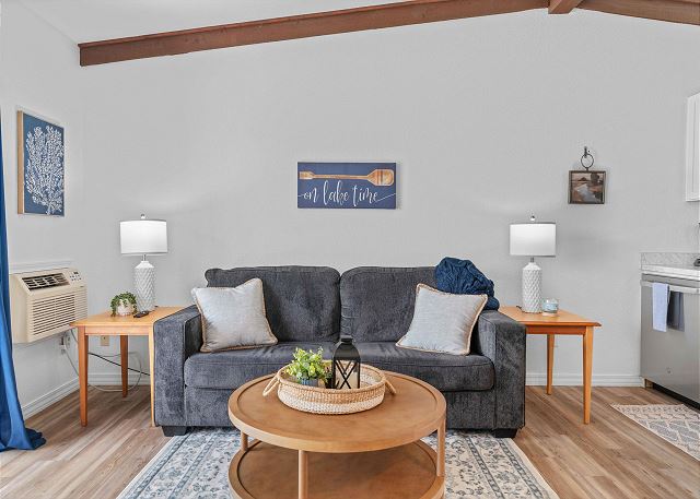 The Getaways 130 - Lake View, Pool & Playground