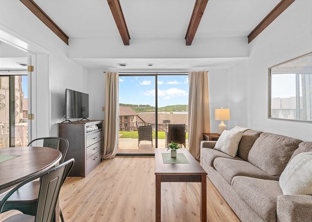 The Getaways 215 - Lake View, Pool & Playground