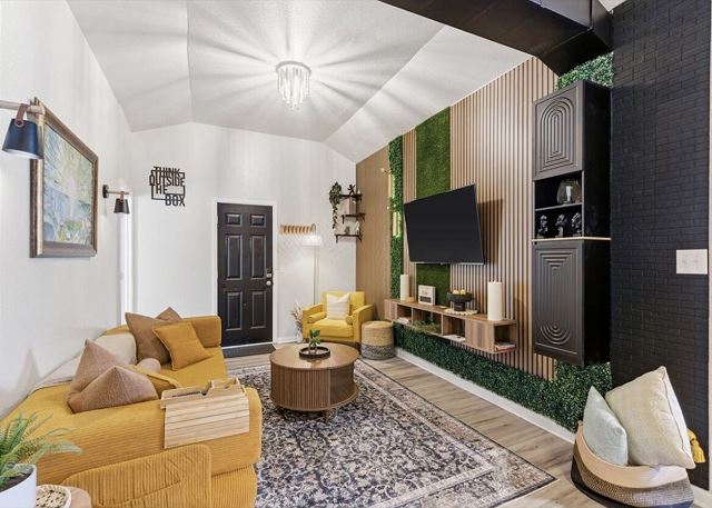 The Lindberg Langing near Mercy, MSU & Downtown!