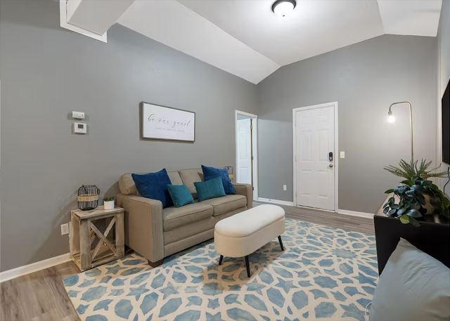 The True Blue Bungalow near Mercy, MSU & Downtown!