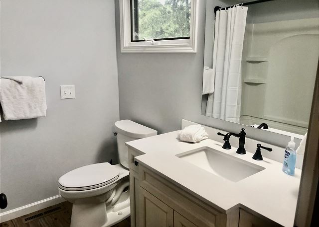 Bathroom with shower/tub.